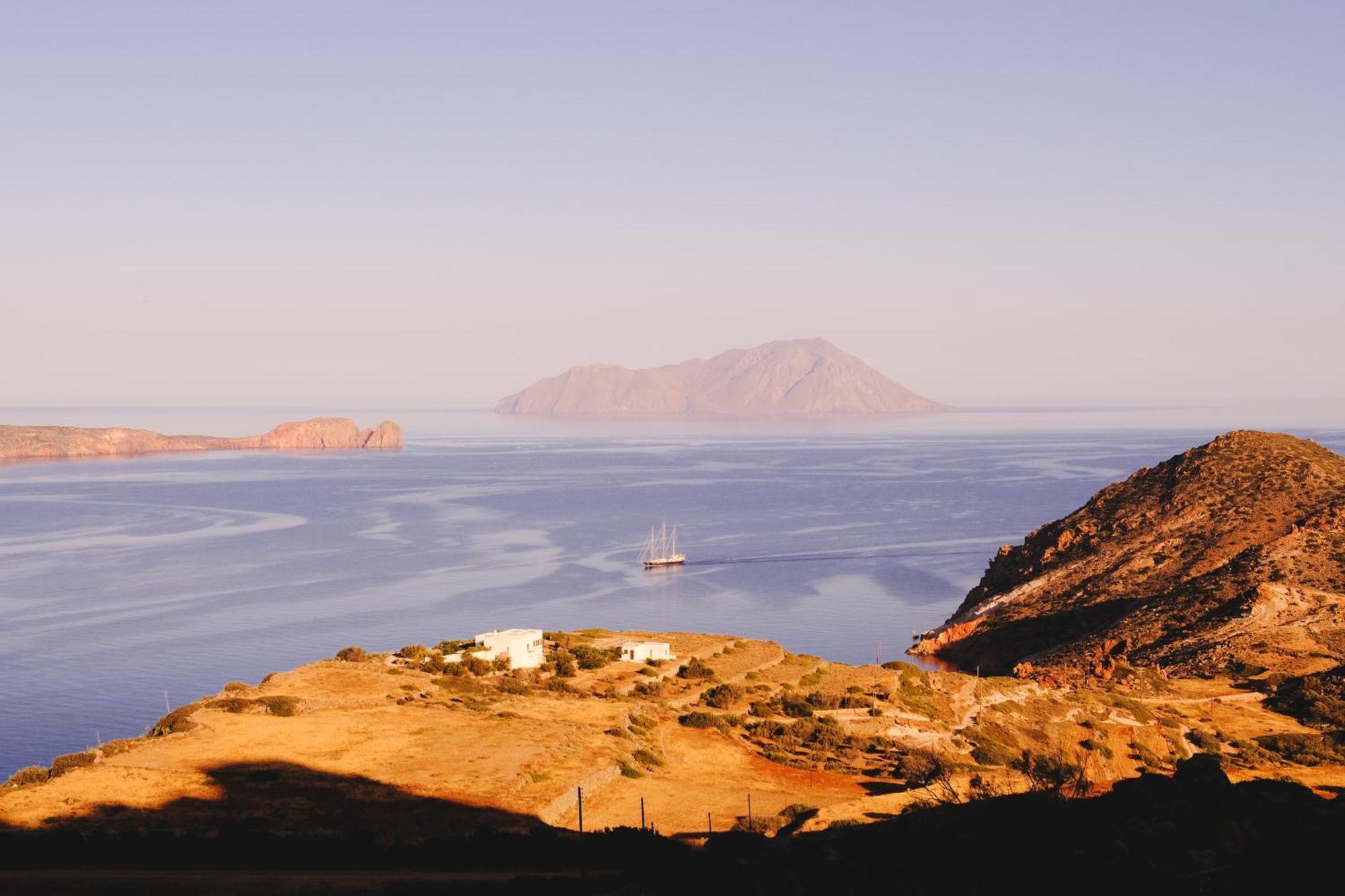 Odyssey Rock Milos Sunset Suites Plaka  Eksteriør billede