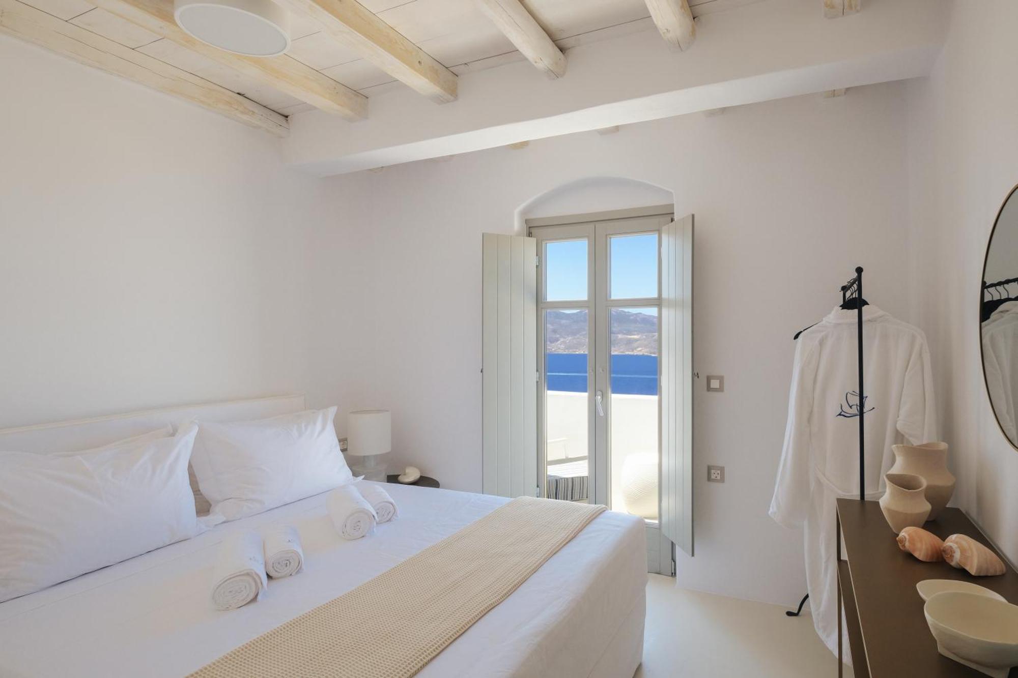 Odyssey Rock Milos Sunset Suites Plaka  Eksteriør billede