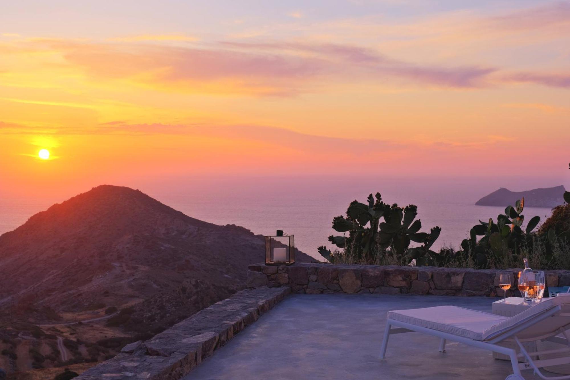Odyssey Rock Milos Sunset Suites Plaka  Værelse billede
